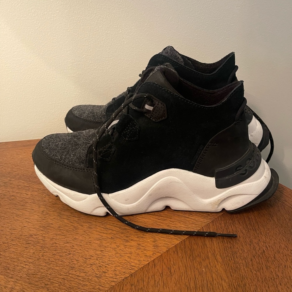 Sorel Women’s Kinetic Renegade Caribou Boots Size 8